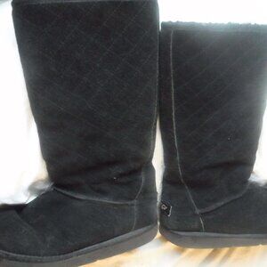 Womens Black Leather ugg Boots Size 7 Pre Owned  Interior Faux Fur